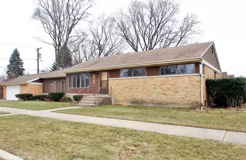 8945 Austin Ave, Morton Grove, IL 60053