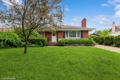 111 S Lincoln St, Westmont, IL 60559