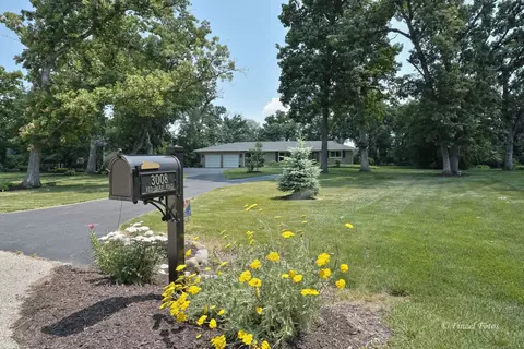 3008 Red Barn Rd, Crystal Lake, IL 60012