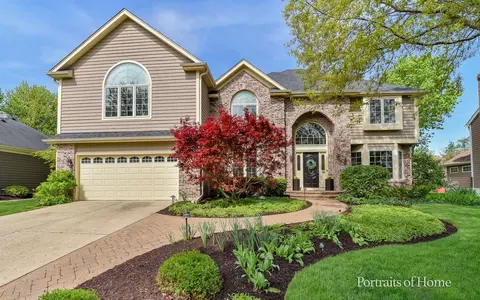 1 N250 Partridge Dr, Wheaton, IL 60188