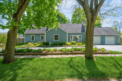 199 Rosedale Ave, Crystal Lake, IL 60014