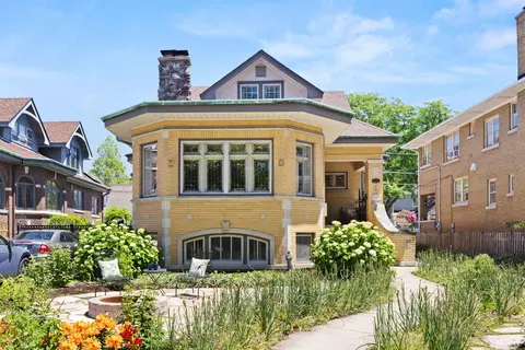 932 N Oak Park Ave, Oak Park, IL 60302