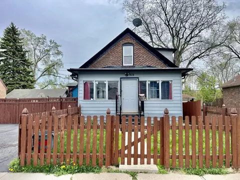 919 Broadway Ave, North Chicago, IL 60064