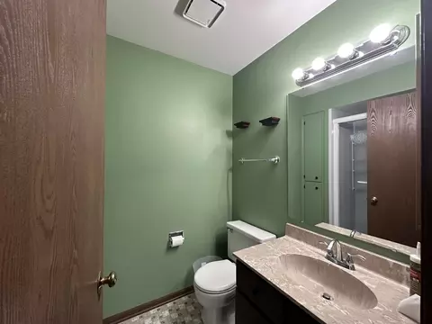 Bath - 241 Stanhope Dr #C, Willowbrook, IL 60527 photo 2 of 2