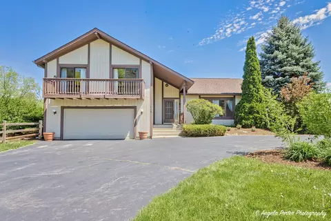 700 Barreville Rd, Mchenry, IL 60050