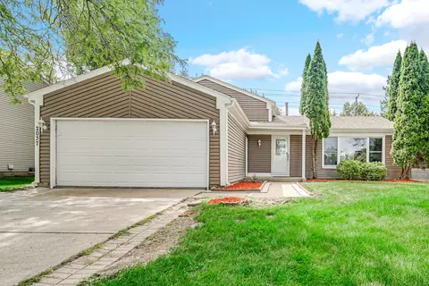 2037 Briar Hill Dr, Schaumburg, IL 60194