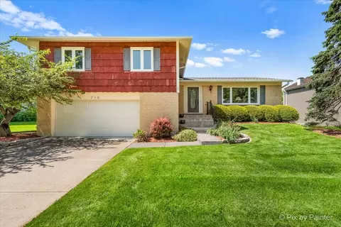 710 Chestnut Ct, Algonquin, IL 60102