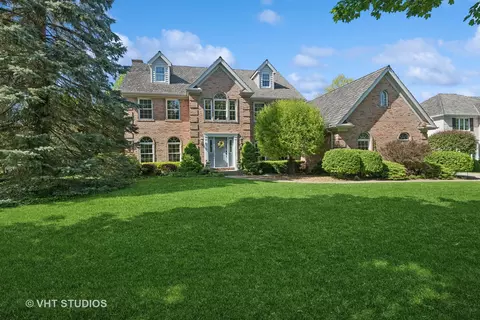 1112 New Castle Dr, Libertyville, IL 60048