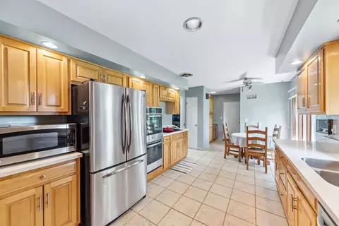 Kitchen - 11 Old Orchard Ln, Kankakee, IL 60901 photo 2 of 3
