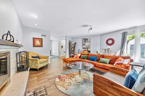 Living - 11 Old Orchard Ln, Kankakee, IL 60901 photo 2 of 3