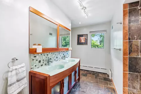 Bath - 11 Old Orchard Ln, Kankakee, IL 60901 photo 2 of 4