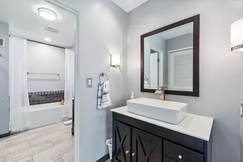 Bath - 11 Old Orchard Ln, Kankakee, IL 60901 photo 3 of 4