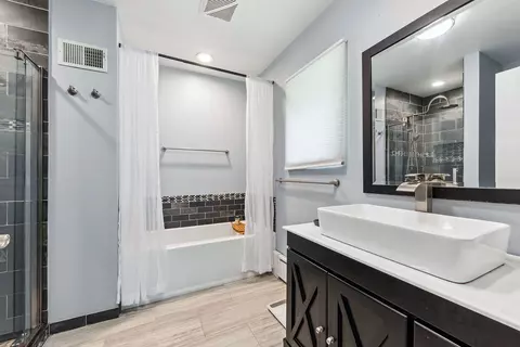 Bath - 11 Old Orchard Ln, Kankakee, IL 60901 photo 4 of 4