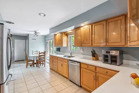 Kitchen - 11 Old Orchard Ln, Kankakee, IL 60901 photo 3 of 3