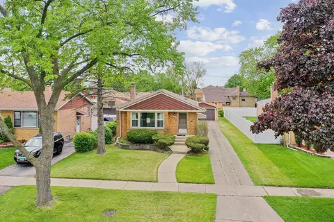 4721 W 99th St, Oak Lawn, IL 60453