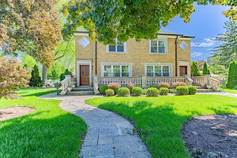 153 E Sherman St, Palatine, IL 60067