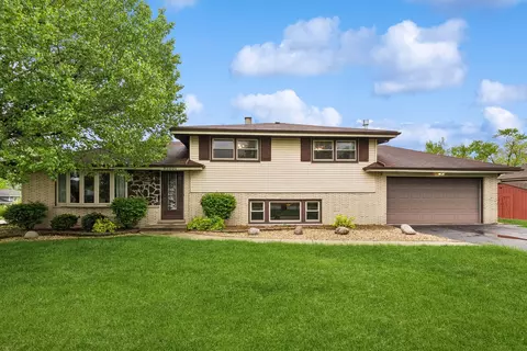 8500 S 83rd Ave, Hickory Hills, IL 60457