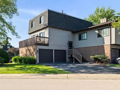 768 High Ridge Rd, Roselle, IL 60172