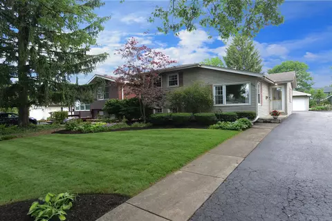 524 Lowden Ave, Glen Ellyn, IL 60137