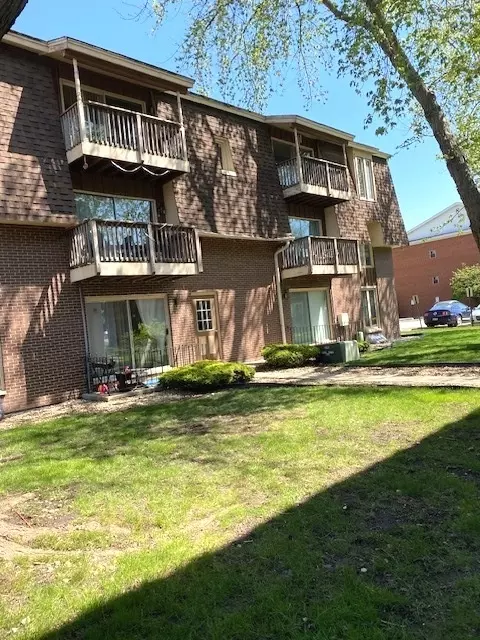 5721 W 103rd St #303, Oak Lawn, IL 60453