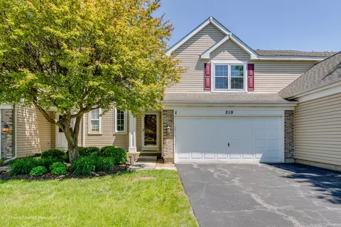 219 Mistwood Ln, Crystal Lake, IL 60014