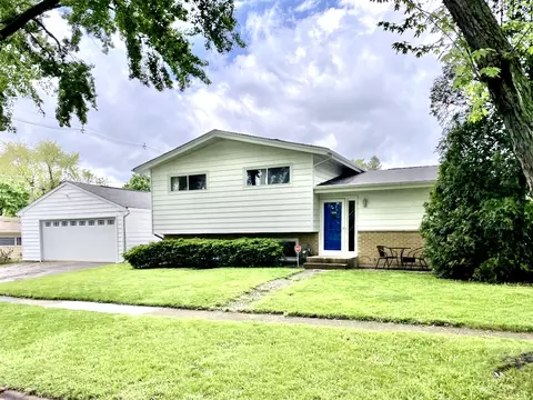 703 South St, West Dundee, IL 60118
