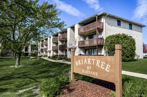 7542 Briartree Ln #412, Burbank, IL 60459