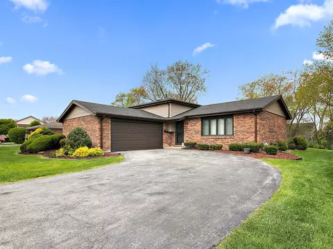 17724 Ridgewood Dr, Hazel Crest, IL 60429