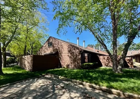 1 Evergreen Sq #1, Savoy, IL 61874
