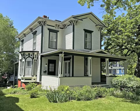 140 N Gifford St, Elgin, IL 60120