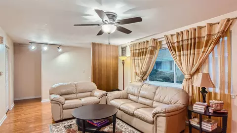 825 Valley Stream Dr #A, Wheeling, IL 60090 photo 2