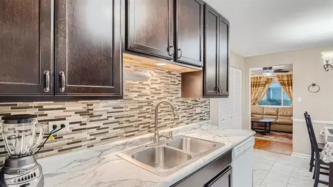 825 Valley Stream Dr #A, Wheeling, IL 60090 photo 4