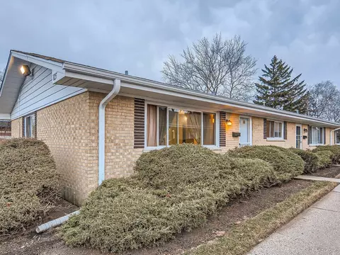 825 Valley Stream Dr #A, Wheeling, IL 60090