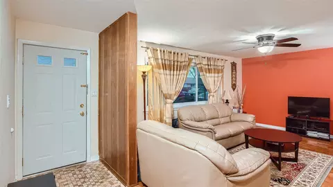 825 Valley Stream Dr #A, Wheeling, IL 60090 photo 3