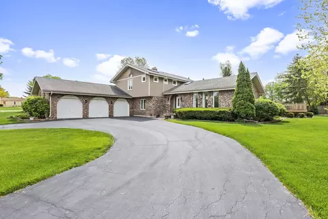 296 Martin Ct, Bloomingdale, IL 60108