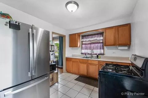Kitchen - 7005 40th St, Stickney, IL 60402 photo 2 of 2