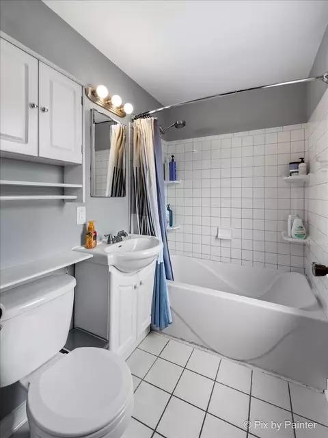 Bath - 7005 40th St, Stickney, IL 60402 photo 1 of 1