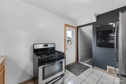 Entry Way - 7005 40th St, Stickney, IL 60402 photo 2 of 2