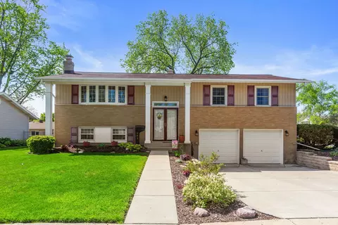 843 E Pratt Dr, Palatine, IL 60074