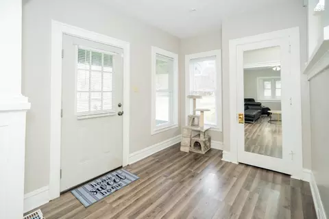 Entry Way - 842 S Evergreen Ave, Kankakee, IL 60901 photo 1 of 3