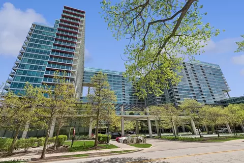 9715 Woods Dr #502, Skokie, IL 60077