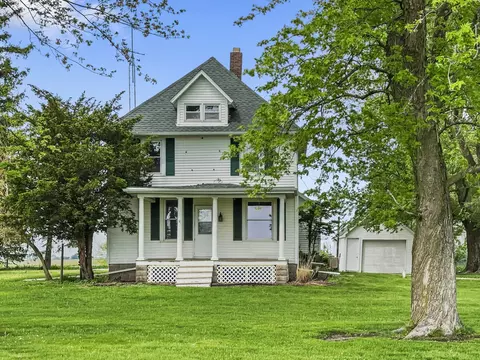 1728 E 1600 North Rd, Watseka, IL 60970