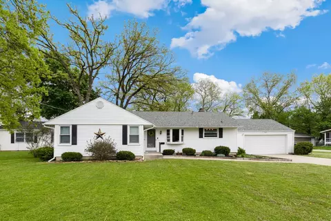 1002 Mary Ave, Dixon, IL 61021