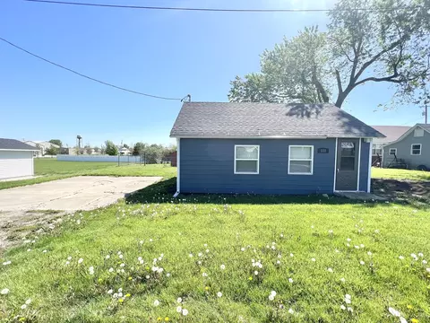 111 S West St, Gifford, IL 61847