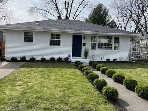 2810 Emmaus Ave, Zion, IL 60099