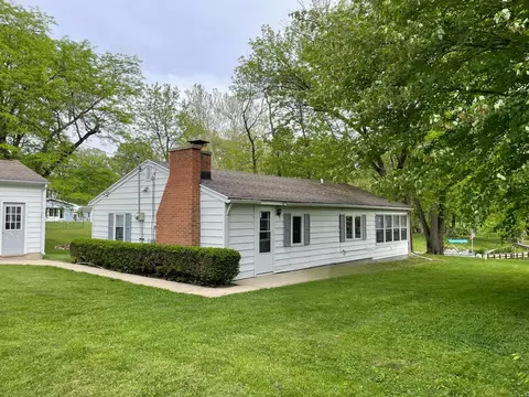 1509 W North Shore Dr, Mahomet, IL 61853