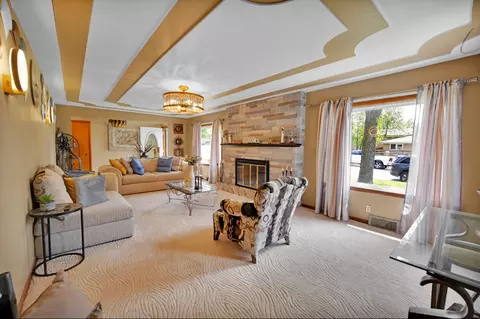 Living - 690 S Nelson Ave, Kankakee, IL 60901 photo 1 of 5