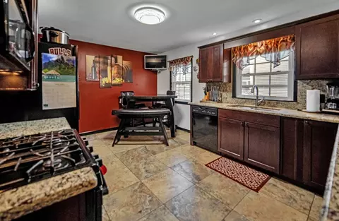 Kitchen - 690 S Nelson Ave, Kankakee, IL 60901 photo 2 of 3