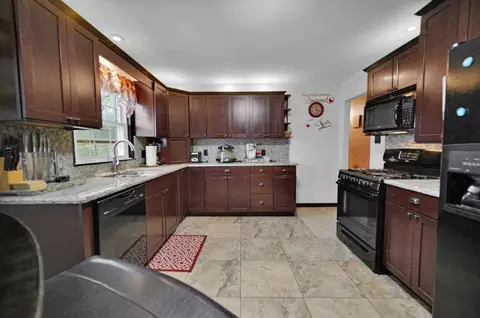 Kitchen - 690 S Nelson Ave, Kankakee, IL 60901 photo 1 of 3