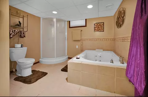 Bath - 690 S Nelson Ave, Kankakee, IL 60901 photo 2 of 2